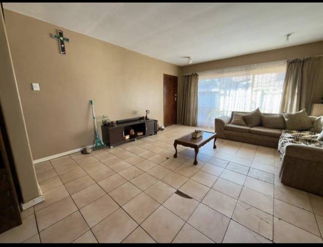 3 BEDROOM HOUSE FOR SALE IN MINNEBRON